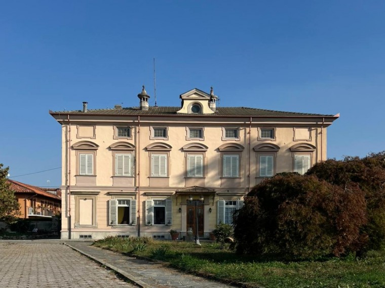 Pinerolo---Appartamento-in-Villa-al-piano-primo-con-giardino-privato.