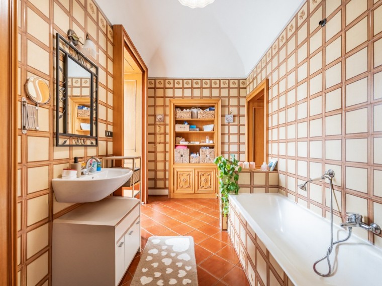 Pinerolo---Appartamento-in-Villa-al-piano-primo-con-giardino-privato.
