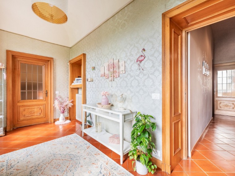 Pinerolo---Appartamento-in-Villa-al-piano-primo-con-giardino-privato.