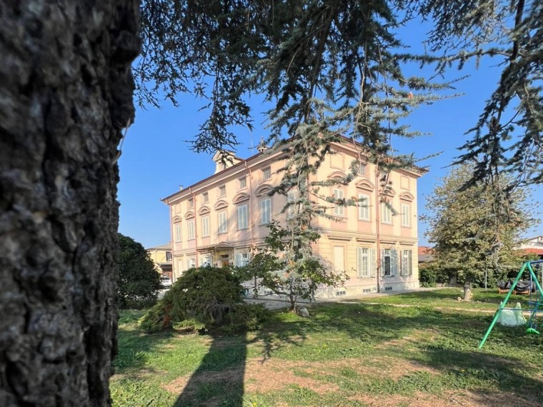 Pinerolo---Appartamento-in-Villa-al-piano-secondo-con-giardino-privato.