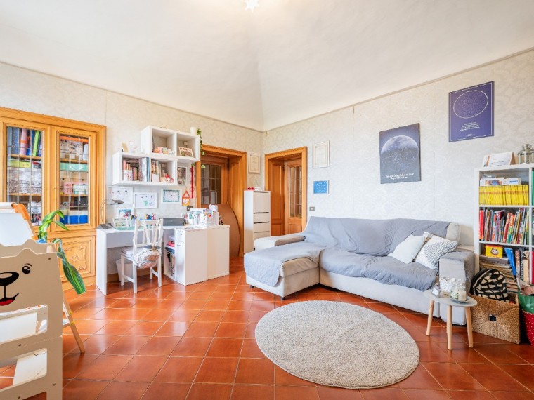 Pinerolo---Appartamento-in-Villa-al-piano-secondo-con-giardino-privato.