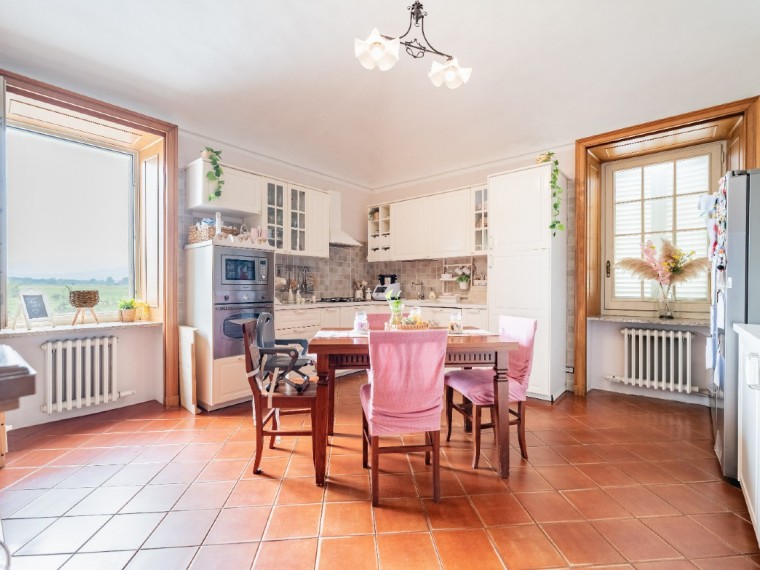 Pinerolo---Appartamento-in-Villa-al-piano-secondo-con-giardino-privato.