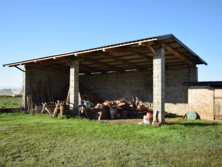Vigone---Periferia---Casa-indipendente-sui-4-lati-con-giardino-privato-e-tettoia.