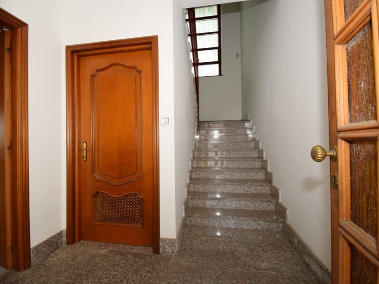 Vigone---Periferia---Casa-indipendente-sui-4-lati-con-giardino-privato-e-tettoia.