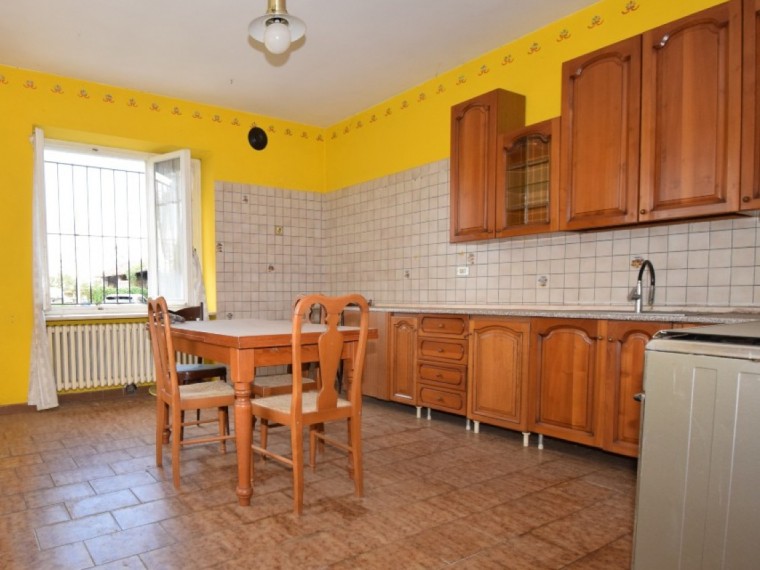 Vigone---Periferia---Casa-indipendente-sui-4-lati-con-giardino-privato-e-tettoia.