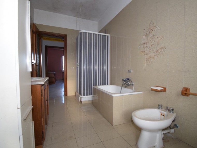 Vigone---Periferia---Casa-indipendente-sui-4-lati-con-giardino-privato-e-tettoia.