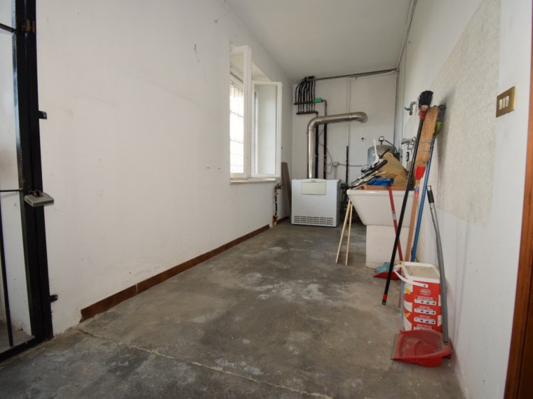 Vigone---Periferia---Casa-indipendente-sui-4-lati-con-giardino-privato-e-tettoia.