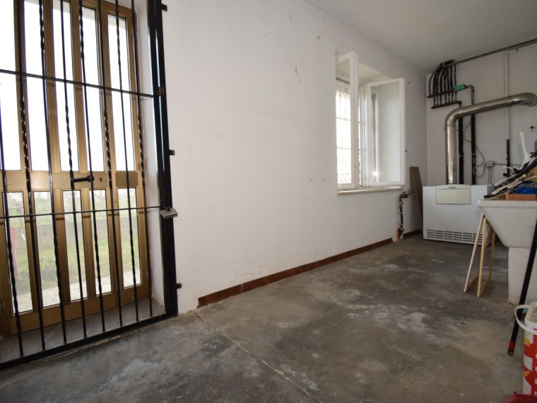 Vigone---Periferia---Casa-indipendente-sui-4-lati-con-giardino-privato-e-tettoia.