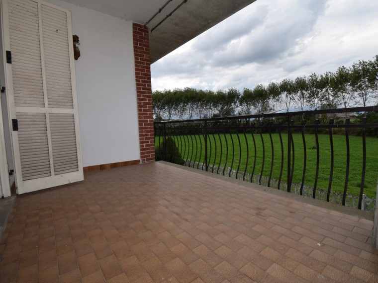 Vigone---Periferia---Casa-indipendente-sui-4-lati-con-giardino-privato-e-tettoia.