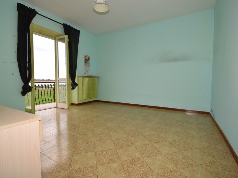 Vigone---Periferia---Casa-indipendente-sui-4-lati-con-giardino-privato-e-tettoia.