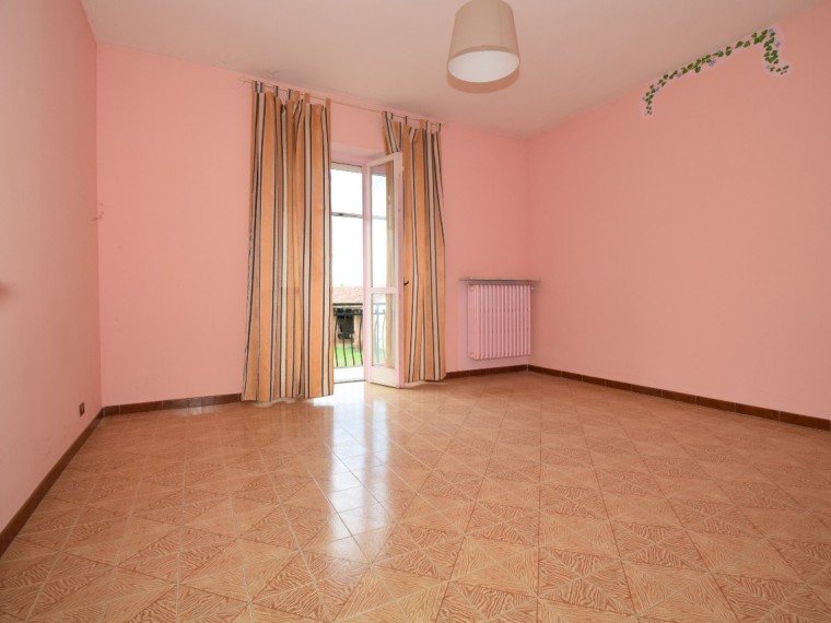 Vigone---Periferia---Casa-indipendente-sui-4-lati-con-giardino-privato-e-tettoia.