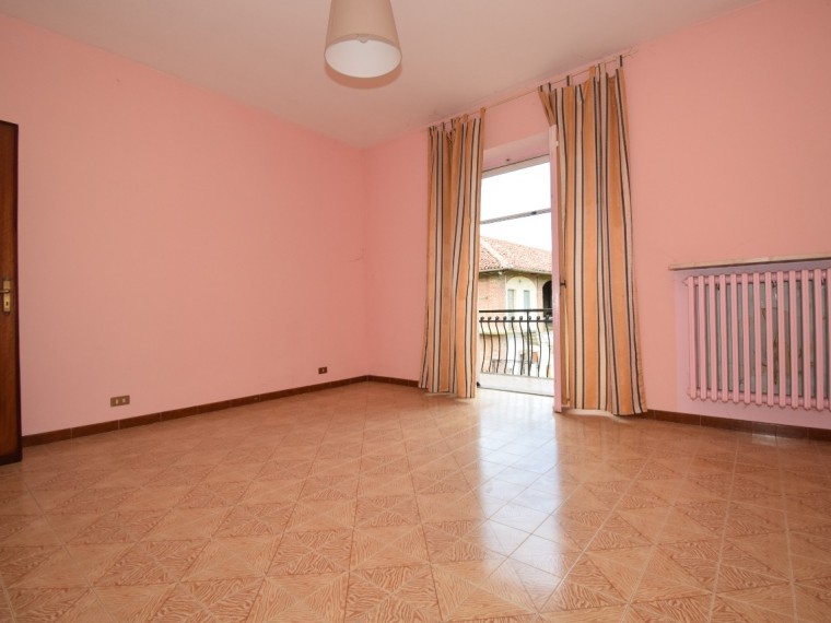 Vigone---Periferia---Casa-indipendente-sui-4-lati-con-giardino-privato-e-tettoia.