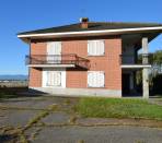 Vigone---Periferia---Casa-indipendente-sui-4-lati-con-giardino-privato-e-tettoia.