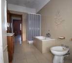 Vigone---Periferia---Casa-indipendente-sui-4-lati-con-giardino-privato-e-tettoia.