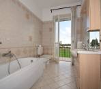 Vigone---Periferia---Casa-indipendente-sui-4-lati-con-giardino-privato-e-tettoia.