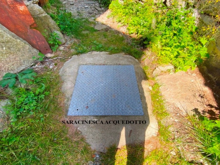 Fenestrelle---Rustico-con-magazzino-e-cortile-interno.