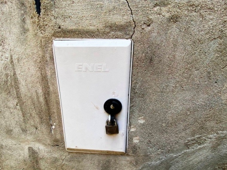 Fenestrelle---Rustico-con-magazzino-e-cortile-interno.
