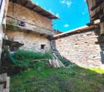 Fenestrelle---Rustico-con-magazzino-e-cortile-interno.