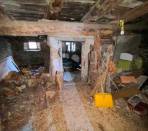 Fenestrelle---Rustico-con-magazzino-e-cortile-interno.