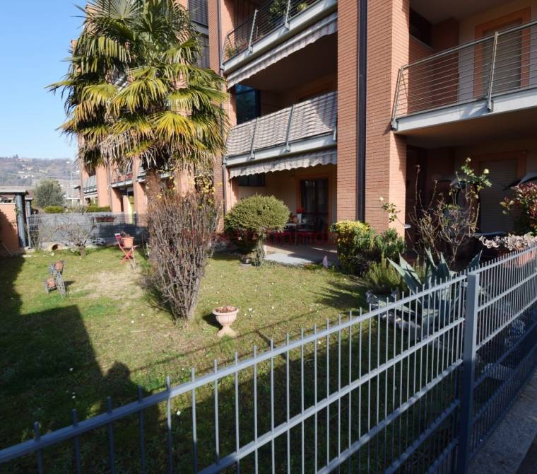 Pinerolo-Appartamento di 113 mq con due giardini di 250 mq totali 