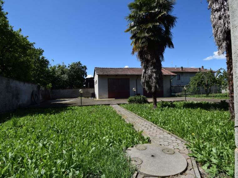 Pinerolo---Baudenasca---Complesso-immobiliare-costituito-da-diversi-fabbricati-e-ampio-giardino.