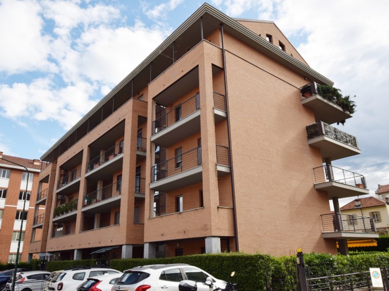 Pinerolo---Appartamento-di-recente-costruzione-con-box-auto.