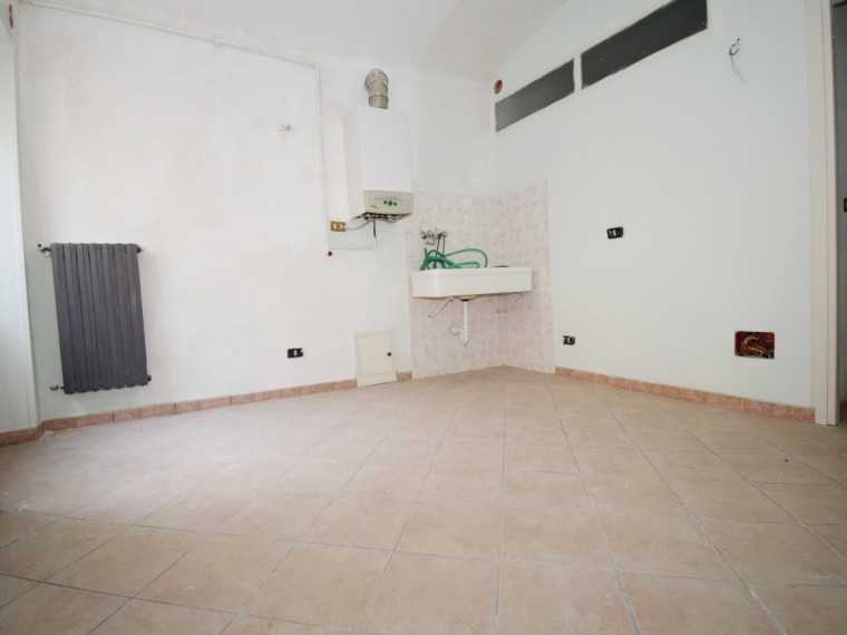 Pinerolo---Centralissimo-alloggio-di-circa-88-mq-con-riscaldamento-autonomo.
