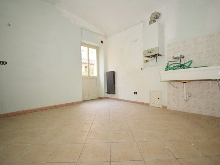 Pinerolo---Centralissimo-alloggio-di-circa-88-mq-con-riscaldamento-autonomo.