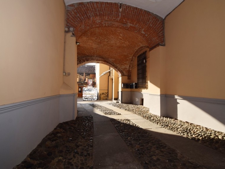 Pinerolo---Centralissimo-alloggio-di-circa-88-mq-con-riscaldamento-autonomo.
