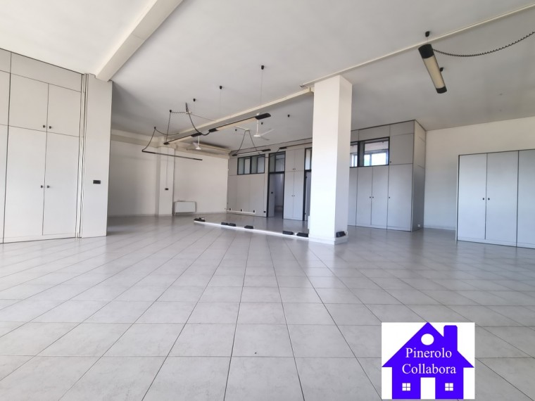 Pinerolo---Laboratorio-con-uffici