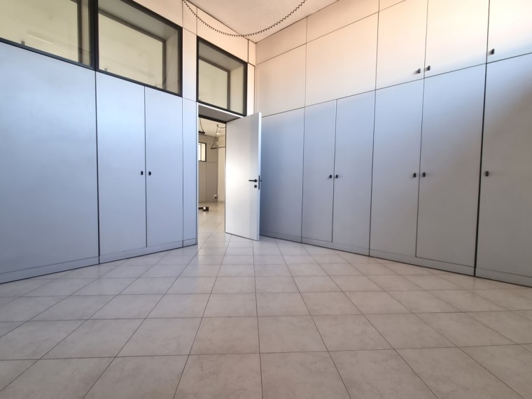 Pinerolo---Laboratorio-con-uffici