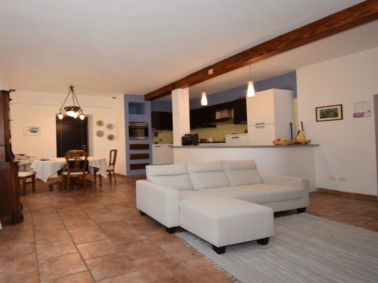Pinerolo---Casa-bifamiliare-con-locali-accessori-e-parco-secolare