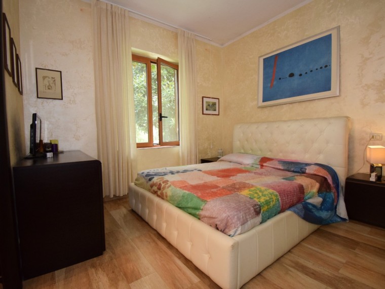 Pinerolo---Casa-bifamiliare-con-locali-accessori-e-parco-secolare