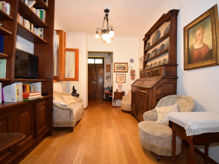 Pinerolo---Casa-bifamiliare-con-locali-accessori-e-parco-secolare