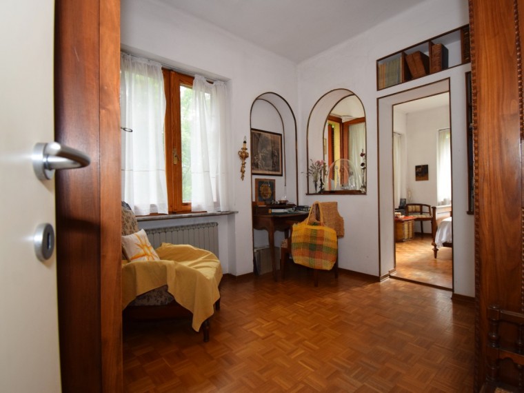 Pinerolo---Casa-bifamiliare-con-locali-accessori-e-parco-secolare