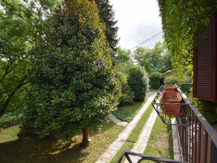 Pinerolo---Casa-bifamiliare-con-locali-accessori-e-parco-secolare