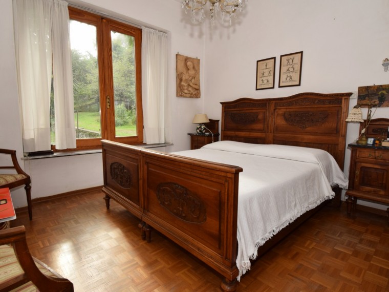 Pinerolo---Casa-bifamiliare-con-locali-accessori-e-parco-secolare