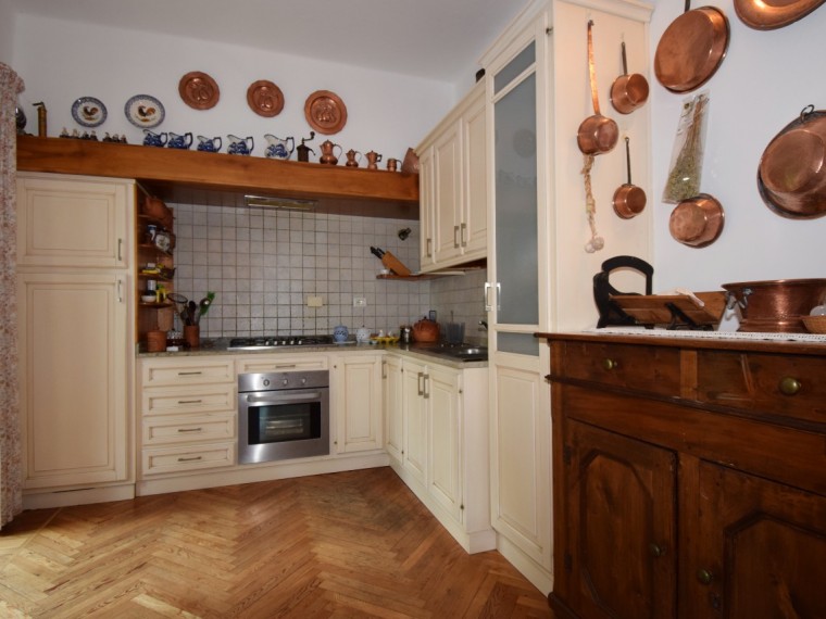 Pinerolo---Casa-bifamiliare-con-locali-accessori-e-parco-secolare