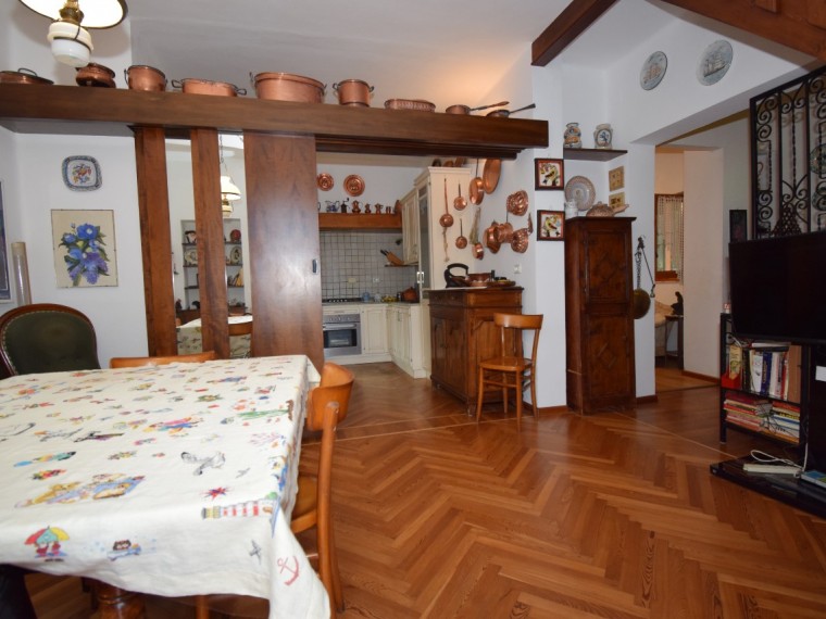 Pinerolo---Casa-bifamiliare-con-locali-accessori-e-parco-secolare