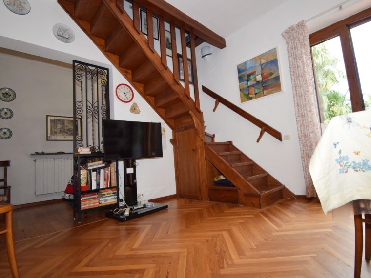 Pinerolo---Casa-bifamiliare-con-locali-accessori-e-parco-secolare