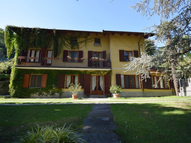 Pinerolo---Casa-bifamiliare-con-locali-accessori-e-parco-secolare