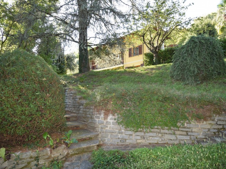 Pinerolo---Casa-bifamiliare-con-locali-accessori-e-parco-secolare