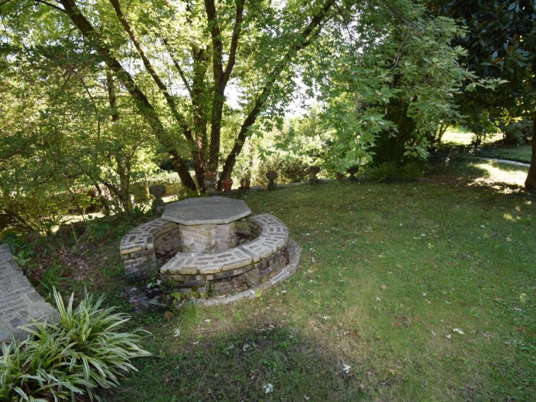 Pinerolo---Casa-bifamiliare-con-locali-accessori-e-parco-secolare