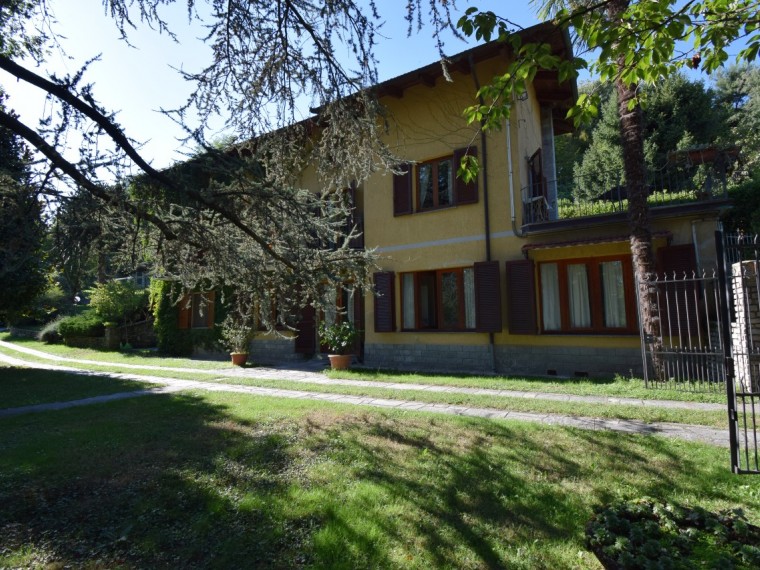 Pinerolo---Casa-bifamiliare-con-locali-accessori-e-parco-secolare