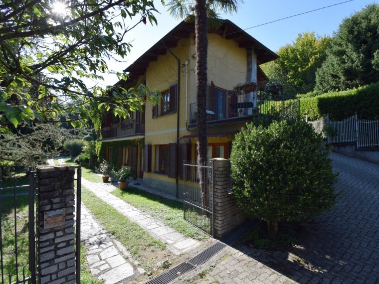 Pinerolo---Casa-bifamiliare-con-locali-accessori-e-parco-secolare