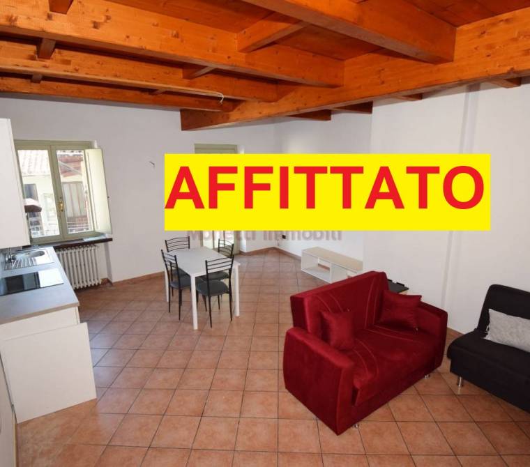 Pinerolo - Alloggio ristrutturato e arredato, termoautonomo.