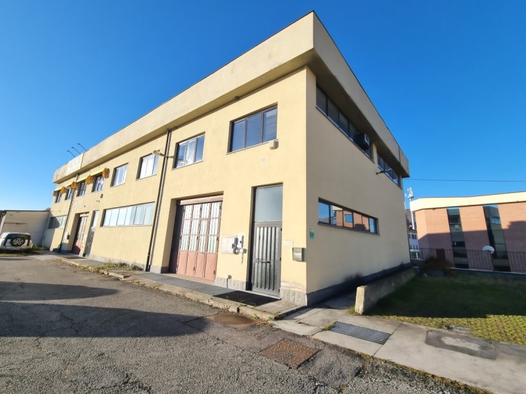 Pinerolo---Laboratorio-con-uffici
