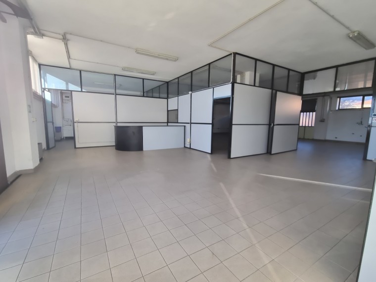 Pinerolo---Laboratorio-con-uffici