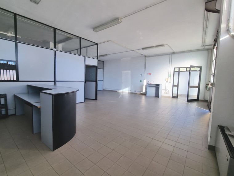 Pinerolo---Laboratorio-con-uffici