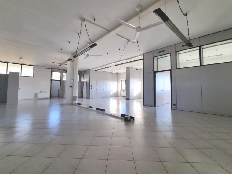 Pinerolo---Laboratorio-con-uffici